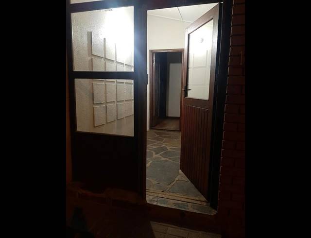 4 BEDROOM PROPERTY TO RENT IN GOODWOOD CENTRAL